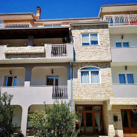 Apartments And Rooms Villa Dona Makarska Exterior photo