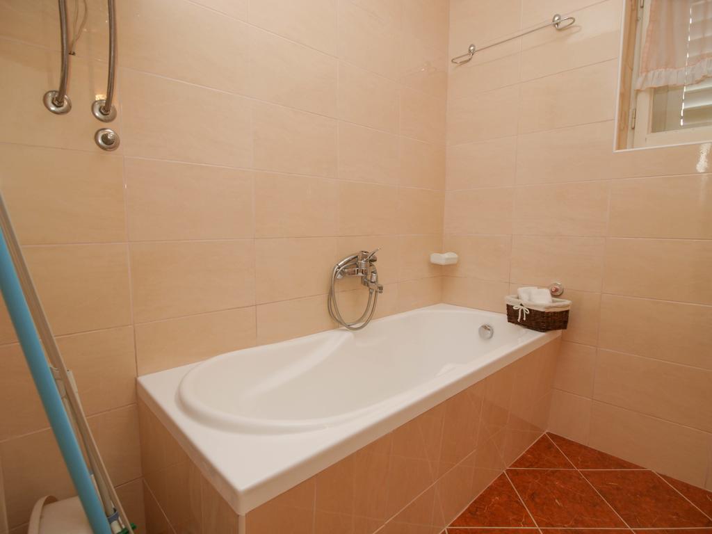 Apartments And Rooms Villa Dona Makarska Exterior photo