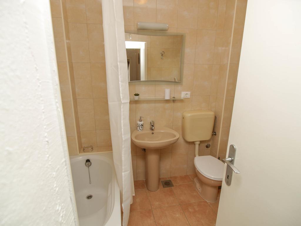 Apartments And Rooms Villa Dona Makarska Exterior photo