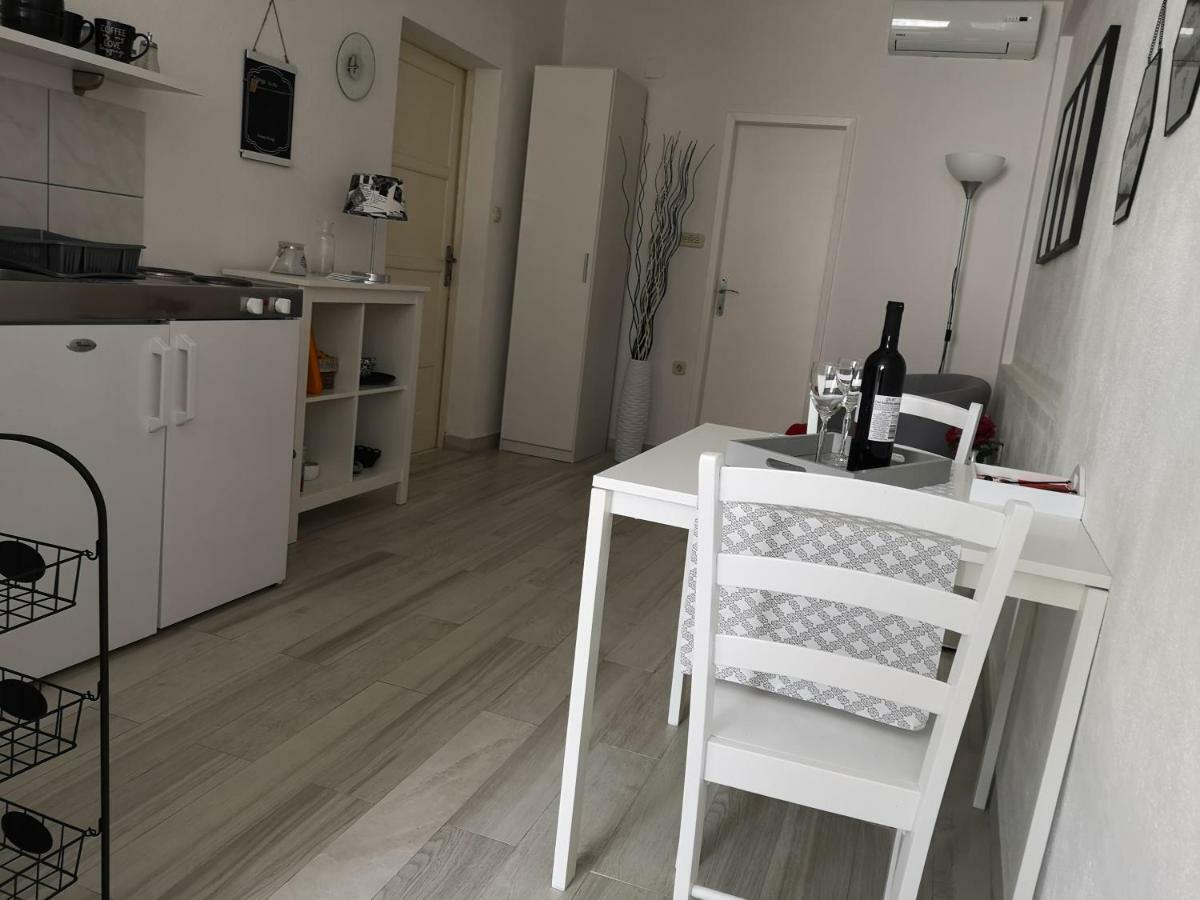 Apartments And Rooms Villa Dona Makarska Exterior photo
